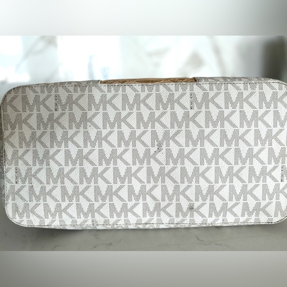 Michael Kors Large Jet Set Tote with Gold Python Embossing - Picture 9 of 15